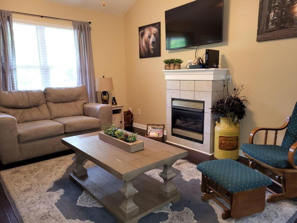Cozy Pigeon Forge Home W Hot Tub Near River Exteriör bild